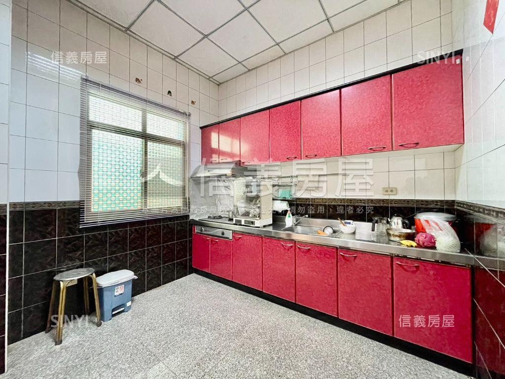 小港稀有邊間採光雙車墅房屋室內格局與周邊環境