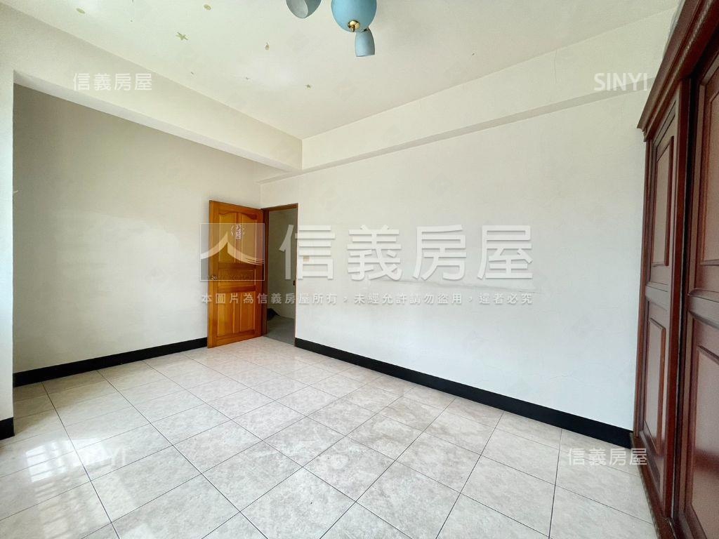 小港稀有邊間採光雙車墅房屋室內格局與周邊環境