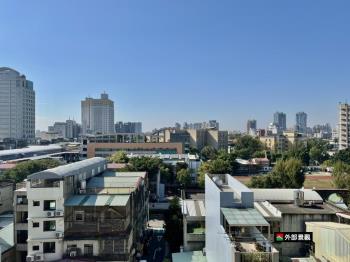 市區最俗三面採光角墅