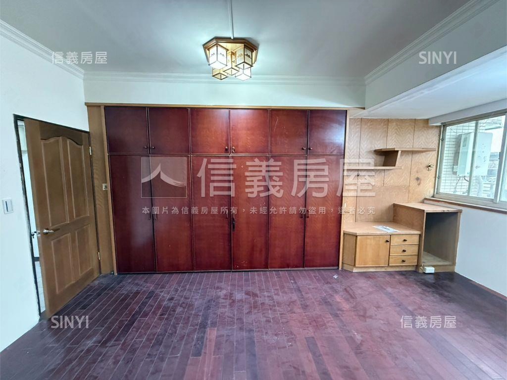 東區龍邦透天稀有釋出房屋室內格局與周邊環境