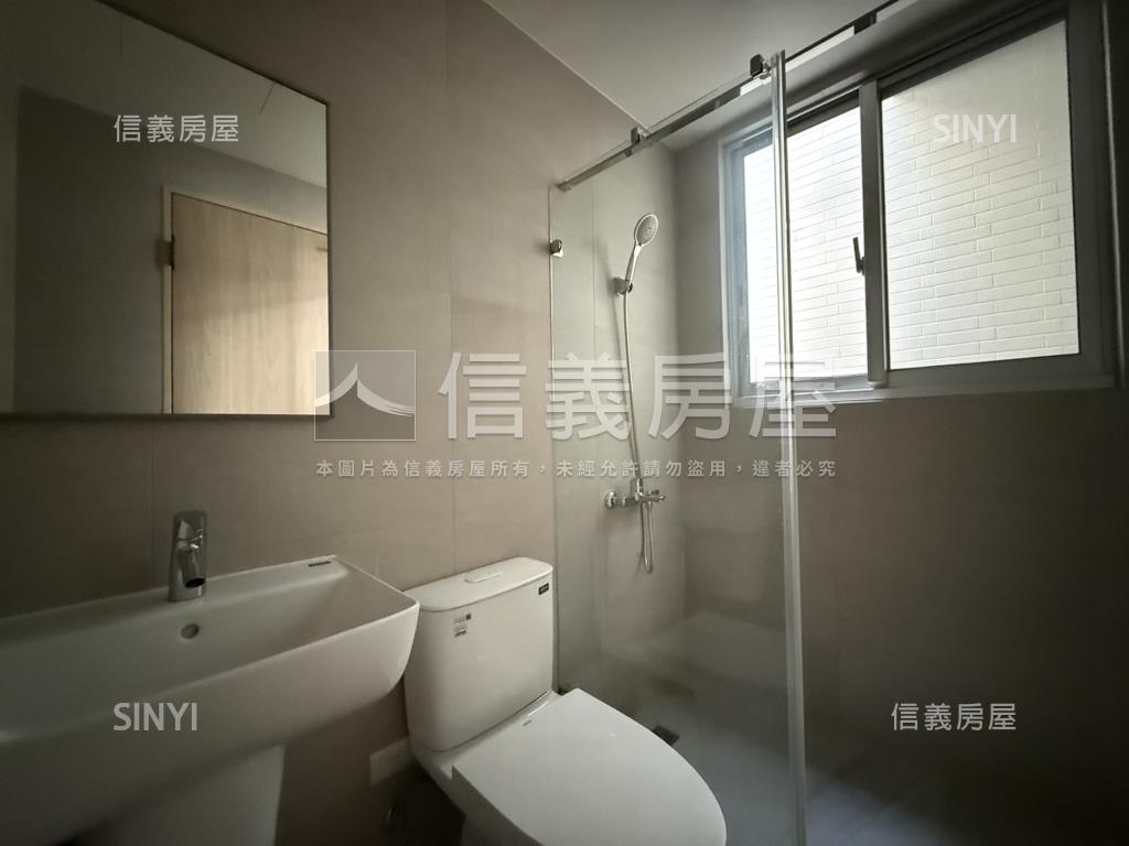 裕信二街電梯別墅房屋室內格局與周邊環境
