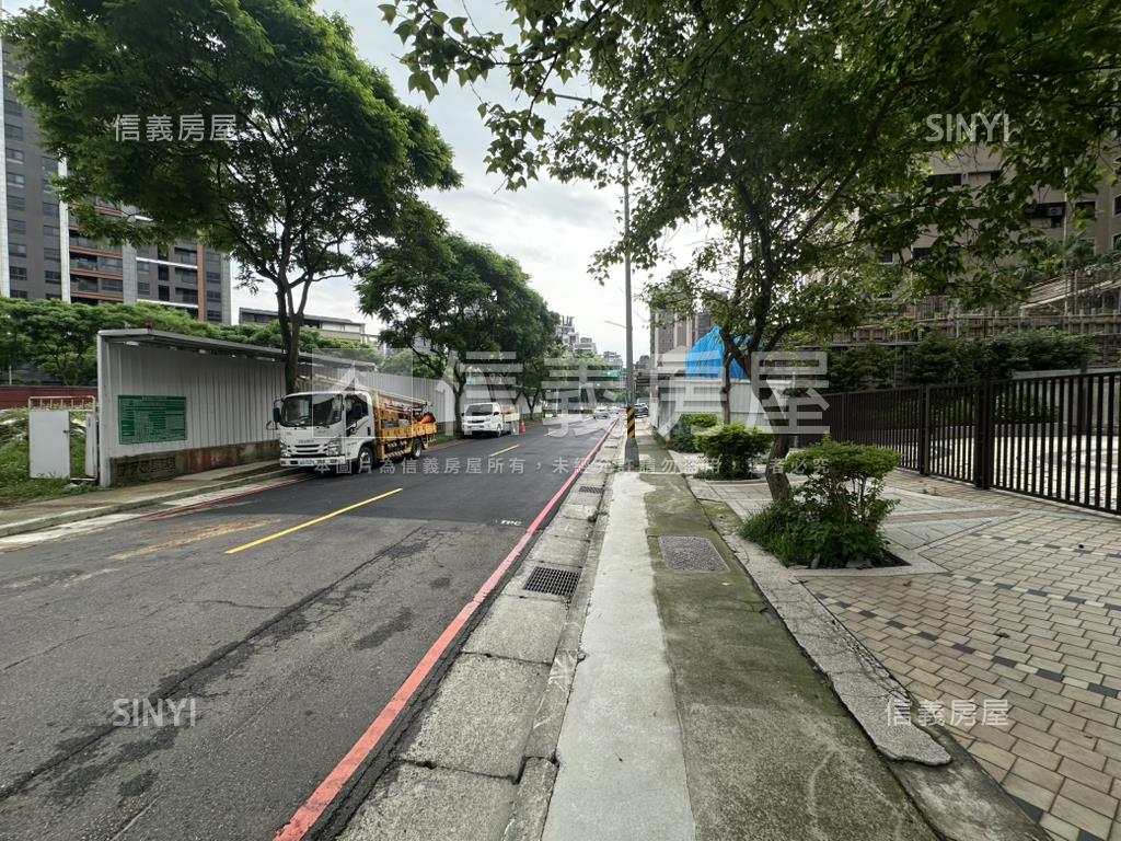 青埔青朗２房車位房屋室內格局與周邊環境