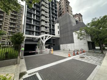 青埔青朗２房車位