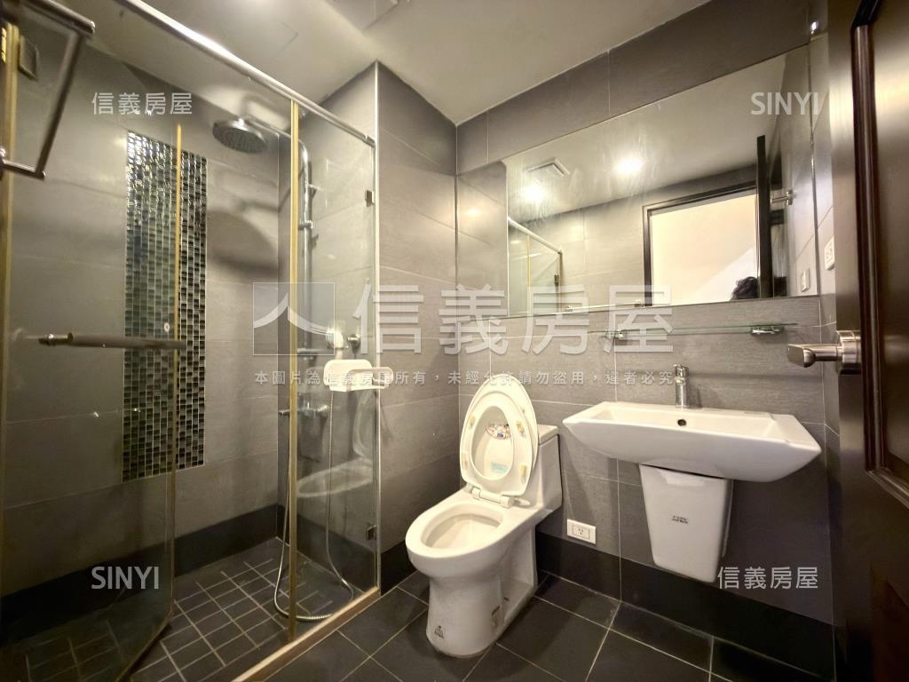 世界之星高樓三房車位房屋室內格局與周邊環境