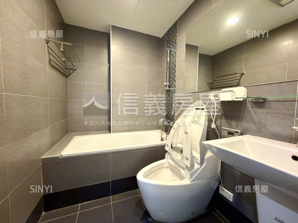 世界之星高樓三房車位房屋室內格局與周邊環境