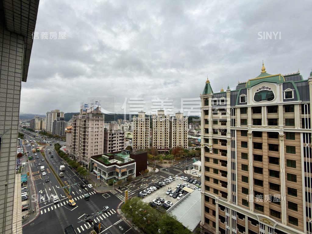 世界之星高樓三房車位房屋室內格局與周邊環境