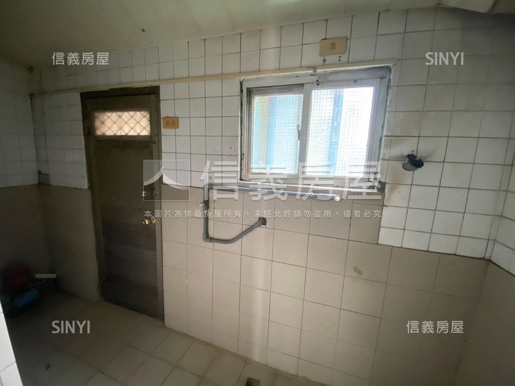近安平古堡店面土地房屋室內格局與周邊環境