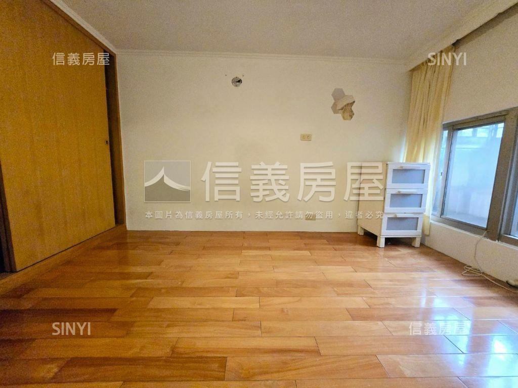 台大新新聞挑高大空間房屋室內格局與周邊環境