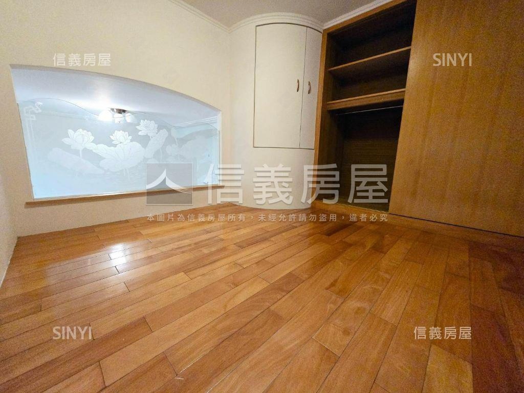 台大新新聞挑高大空間房屋室內格局與周邊環境
