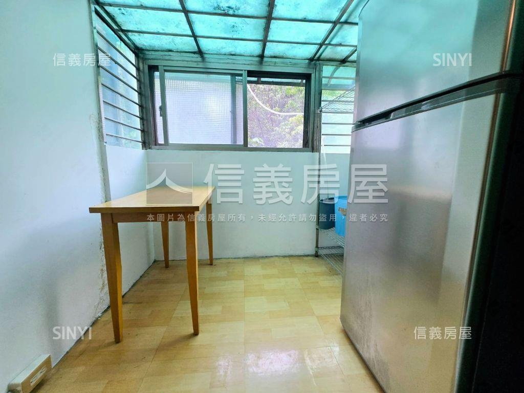 台大新新聞挑高大空間房屋室內格局與周邊環境