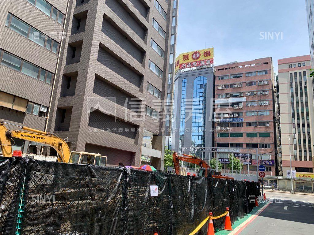 南京阿曼高樓邊間３房車位房屋室內格局與周邊環境