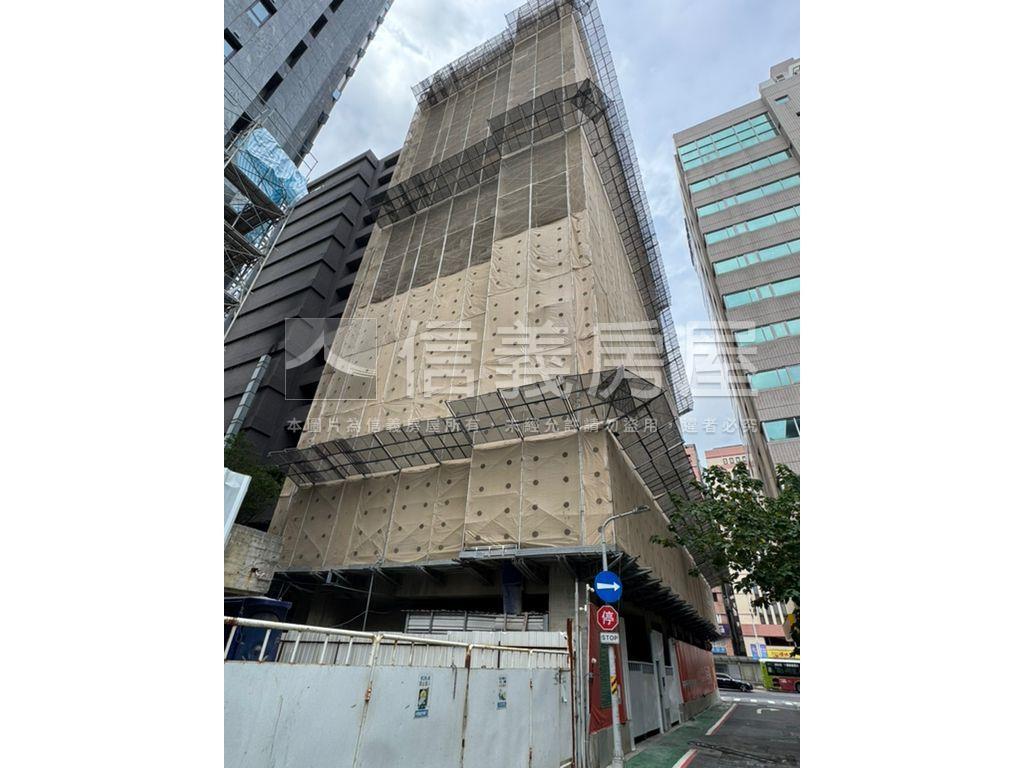 南京阿曼高樓邊間３房車位房屋室內格局與周邊環境