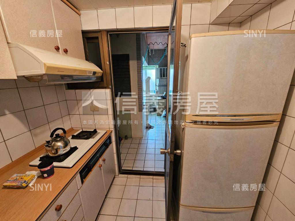 稀有！！南港國宅景觀雙衛房屋室內格局與周邊環境