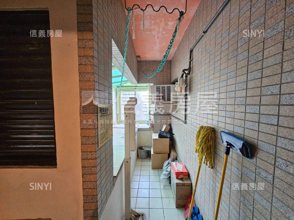 稀有！！南港國宅景觀雙衛房屋室內格局與周邊環境