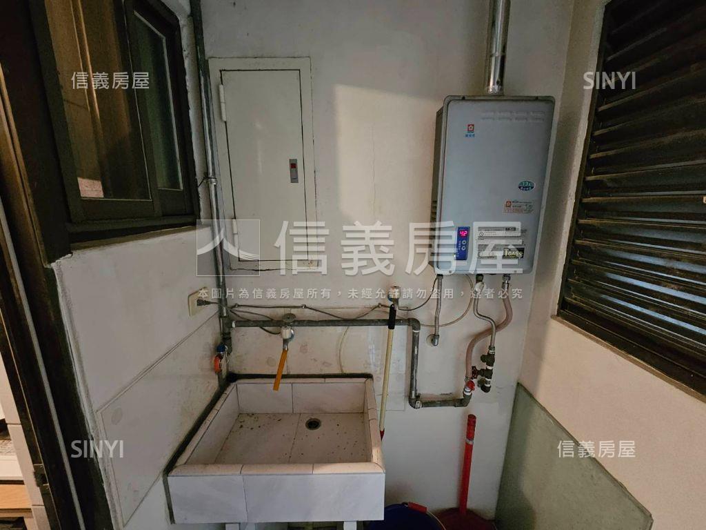 稀有！！南港國宅景觀雙衛房屋室內格局與周邊環境