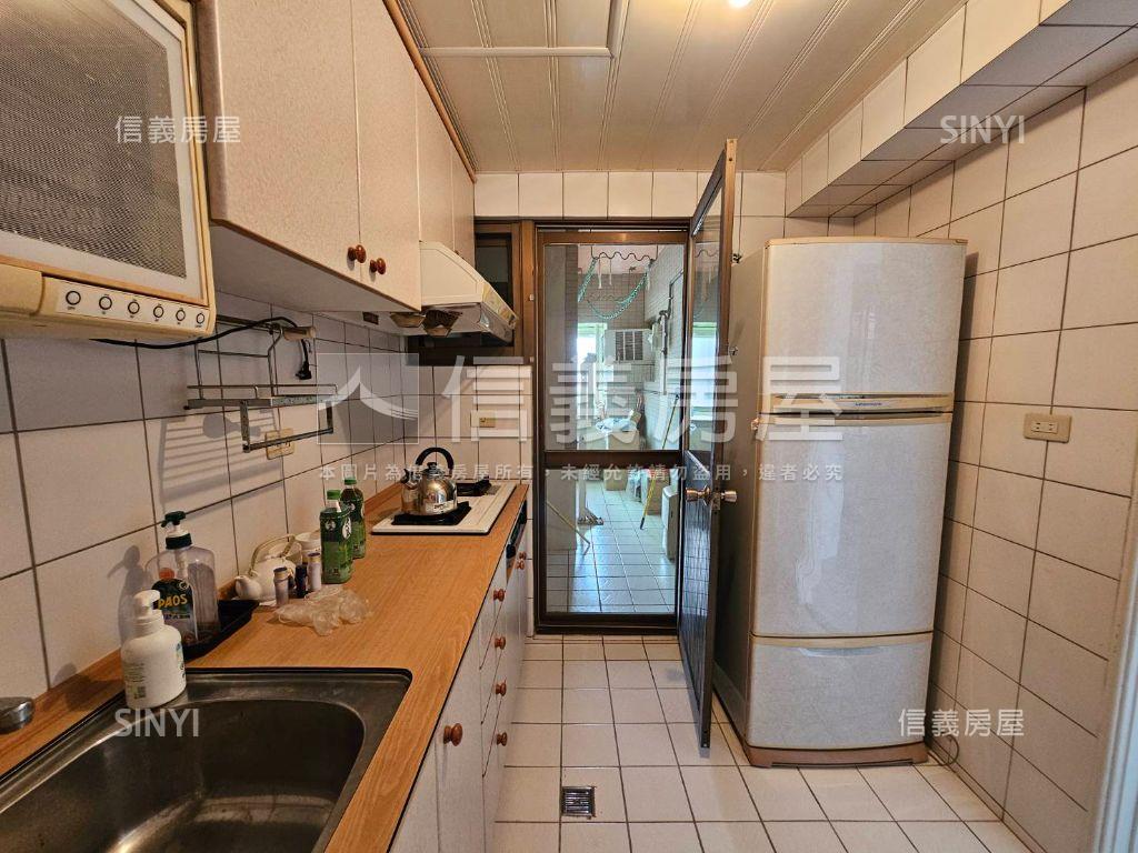 稀有！！南港國宅景觀雙衛房屋室內格局與周邊環境