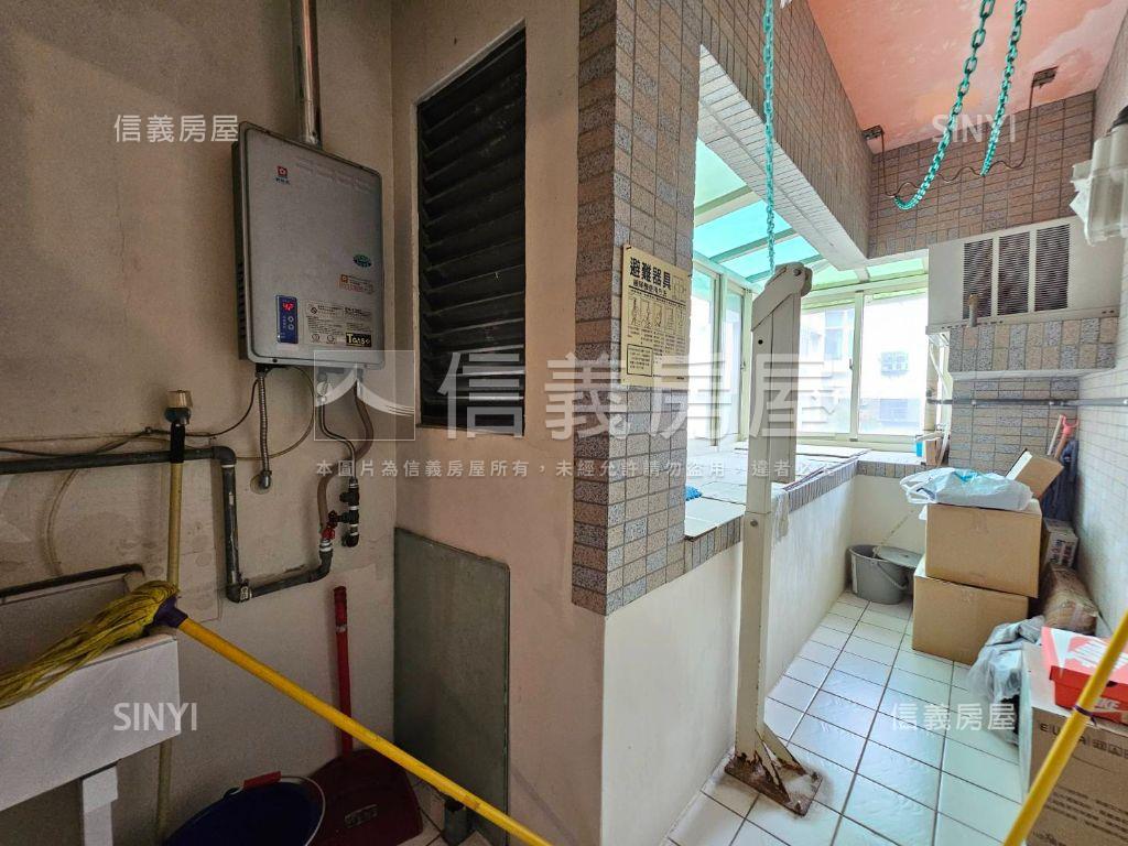 稀有！！南港國宅景觀雙衛房屋室內格局與周邊環境