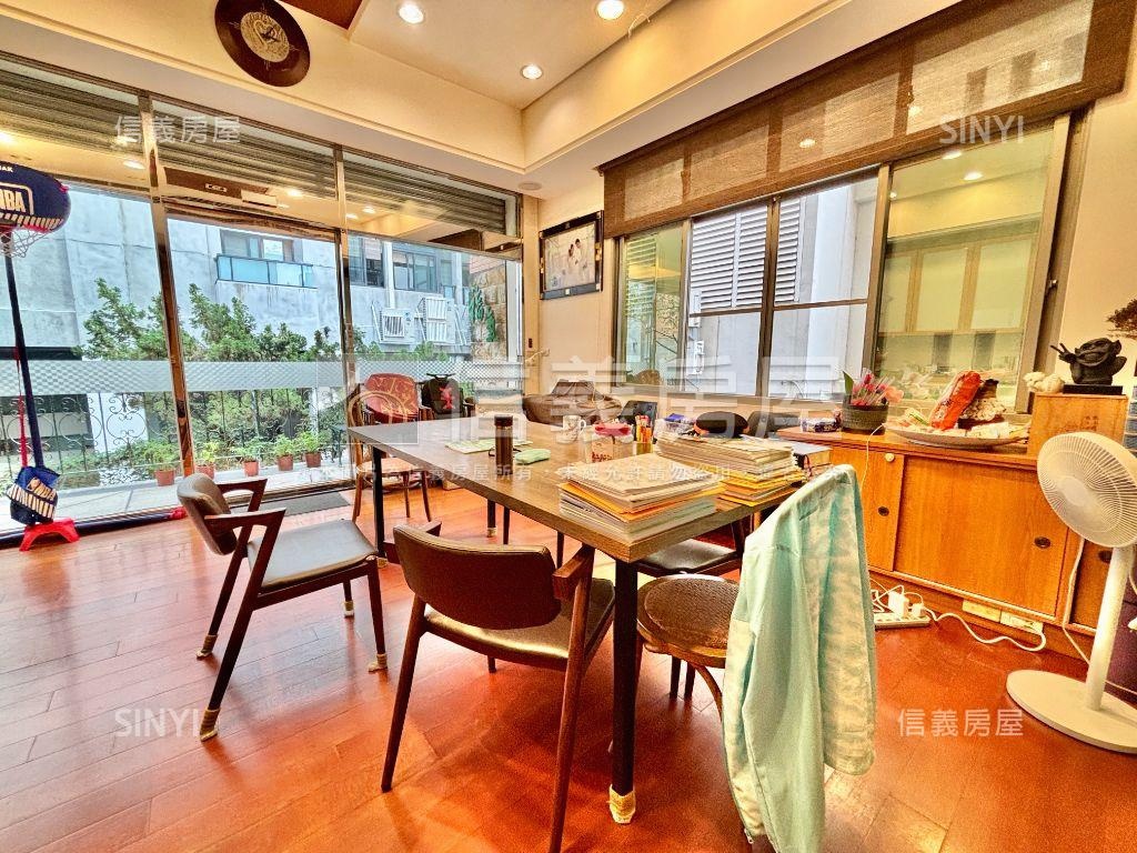 市政巴黎＞雙車位邊間別墅房屋室內格局與周邊環境