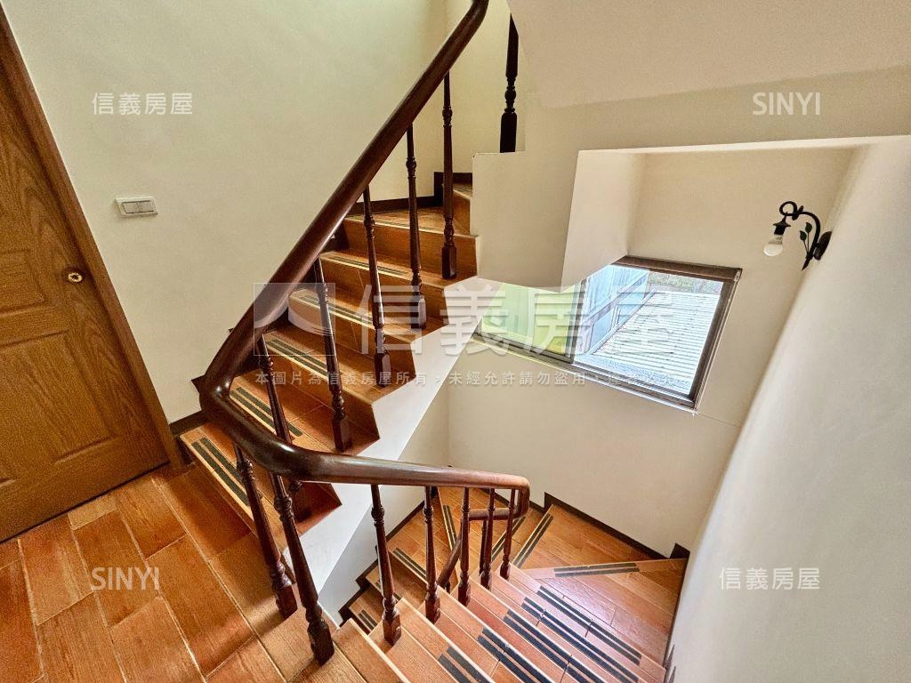 市政巴黎＞雙車位邊間別墅房屋室內格局與周邊環境