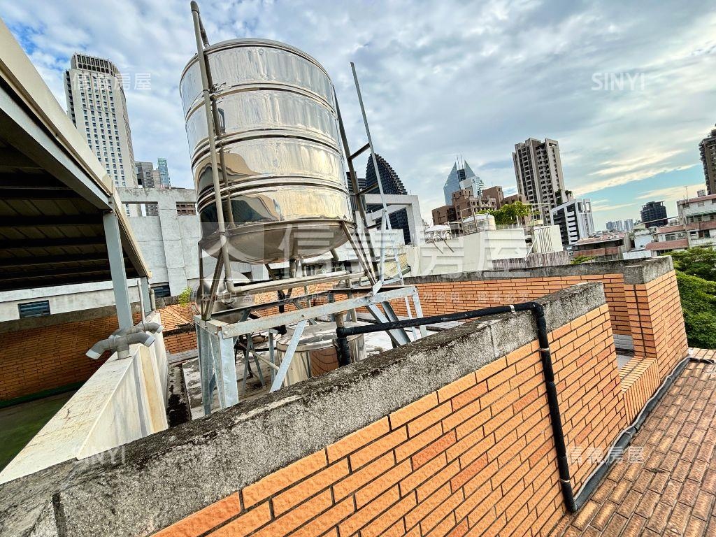 市政巴黎＞雙車位邊間別墅房屋室內格局與周邊環境