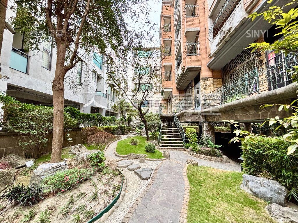 市政巴黎＞雙車位邊間別墅房屋室內格局與周邊環境