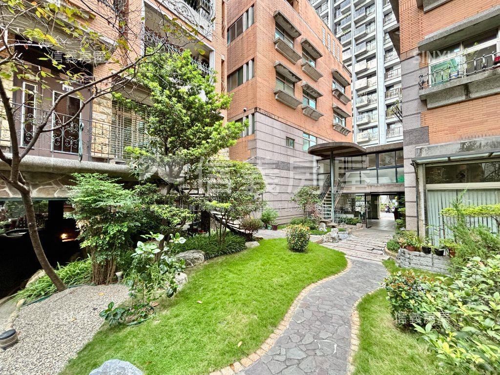 市政巴黎＞雙車位邊間別墅房屋室內格局與周邊環境