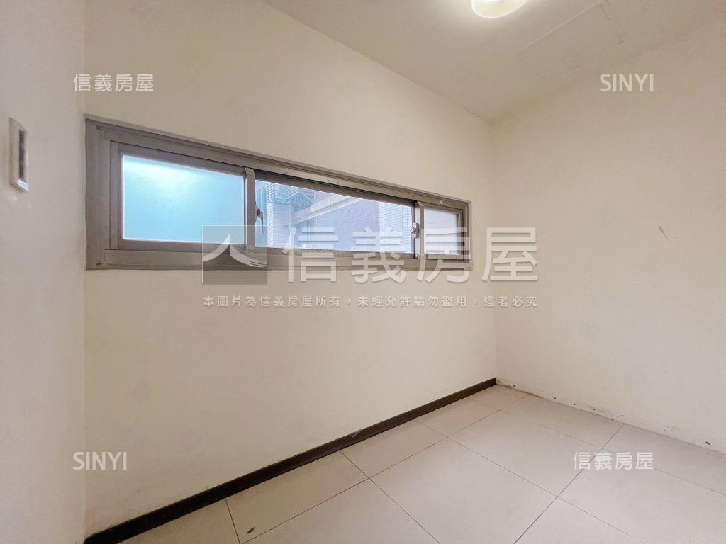 長虹大鎮●稀有方正四房房屋室內格局與周邊環境