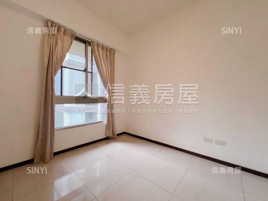 長虹大鎮●稀有方正四房房屋室內格局與周邊環境