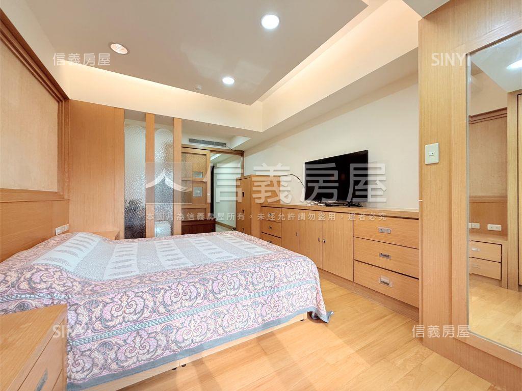 捷運中山國小採光美妝套房房屋室內格局與周邊環境