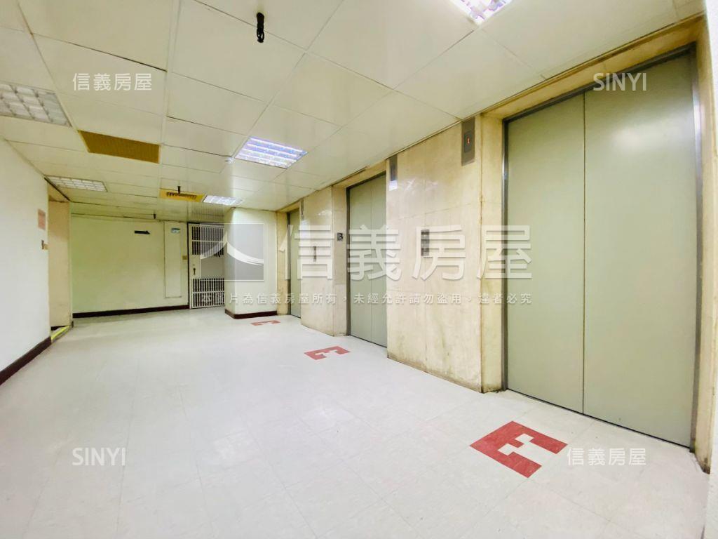 捷運中山國小採光美妝套房房屋室內格局與周邊環境