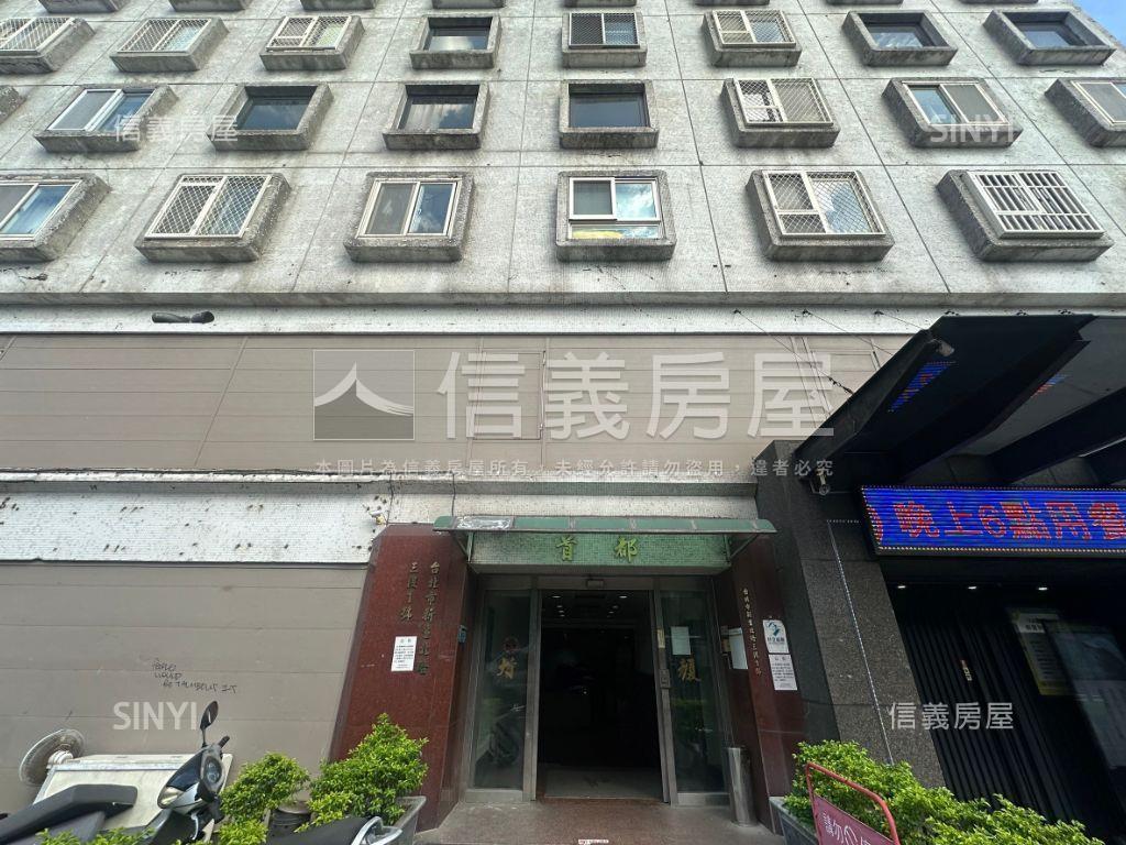 捷運中山國小採光美妝套房房屋室內格局與周邊環境
