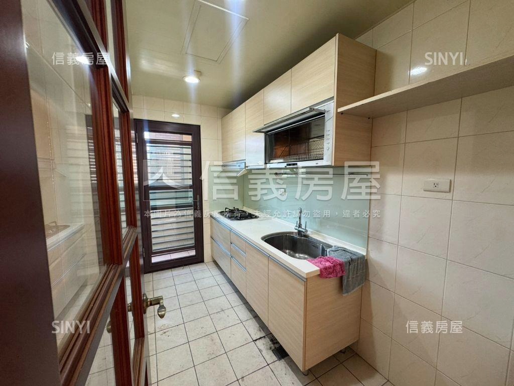 三房平面車位傑士堡房屋室內格局與周邊環境