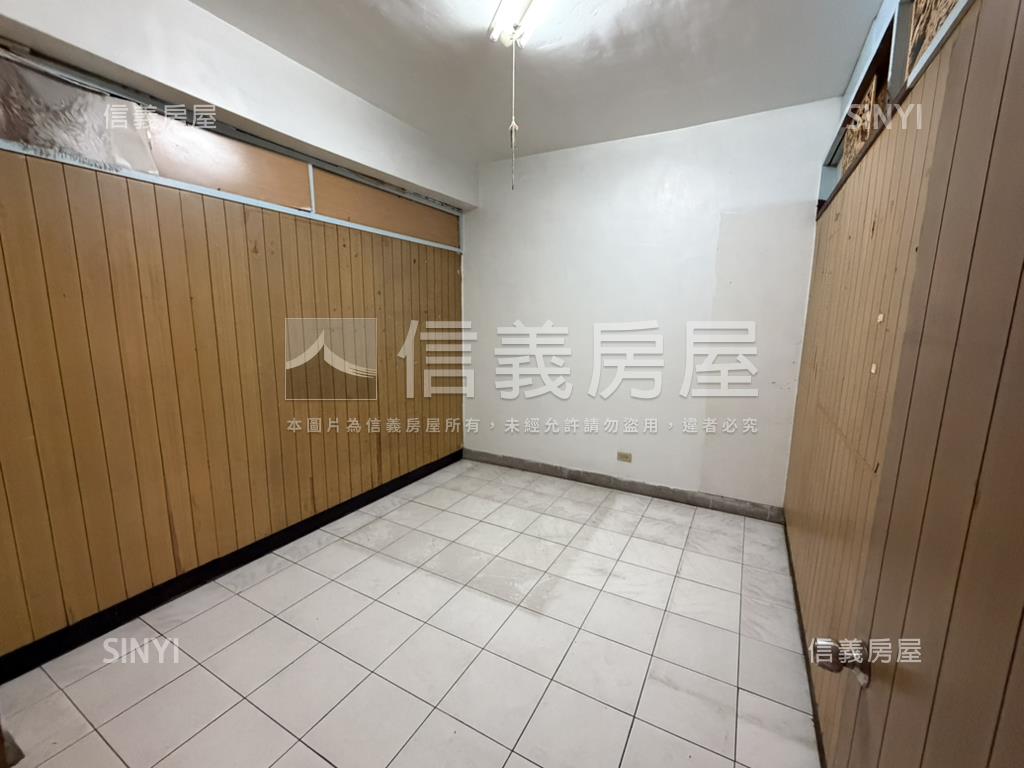 市民街二樓房屋室內格局與周邊環境