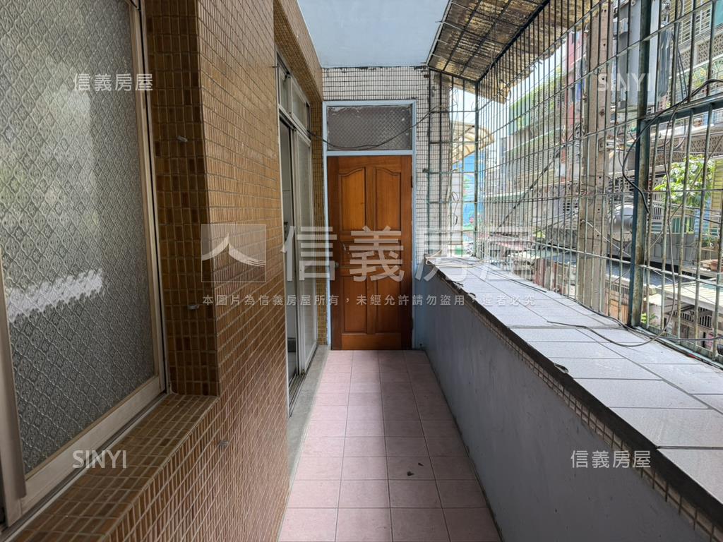 市民街二樓房屋室內格局與周邊環境