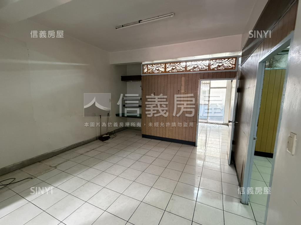 市民街二樓房屋室內格局與周邊環境