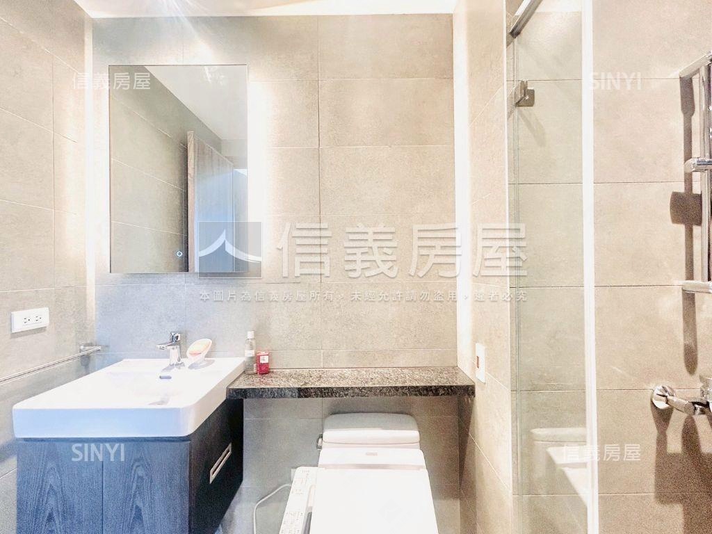 稀有朝西南上上謙三房平車房屋室內格局與周邊環境