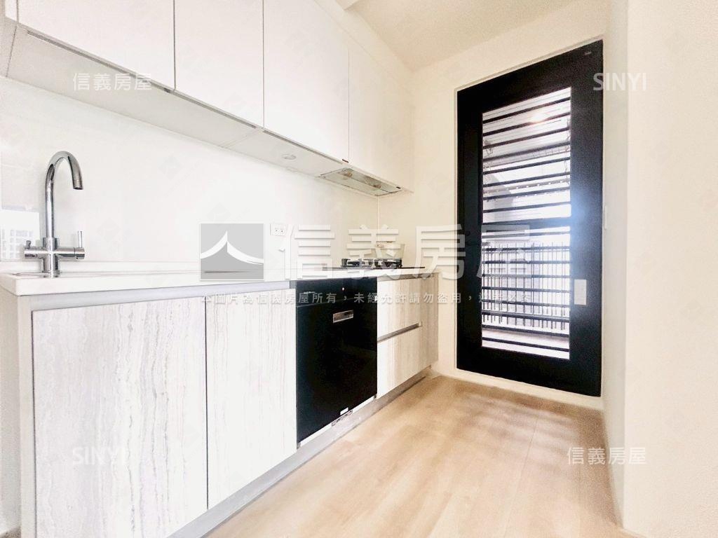 稀有朝西南上上謙三房平車房屋室內格局與周邊環境