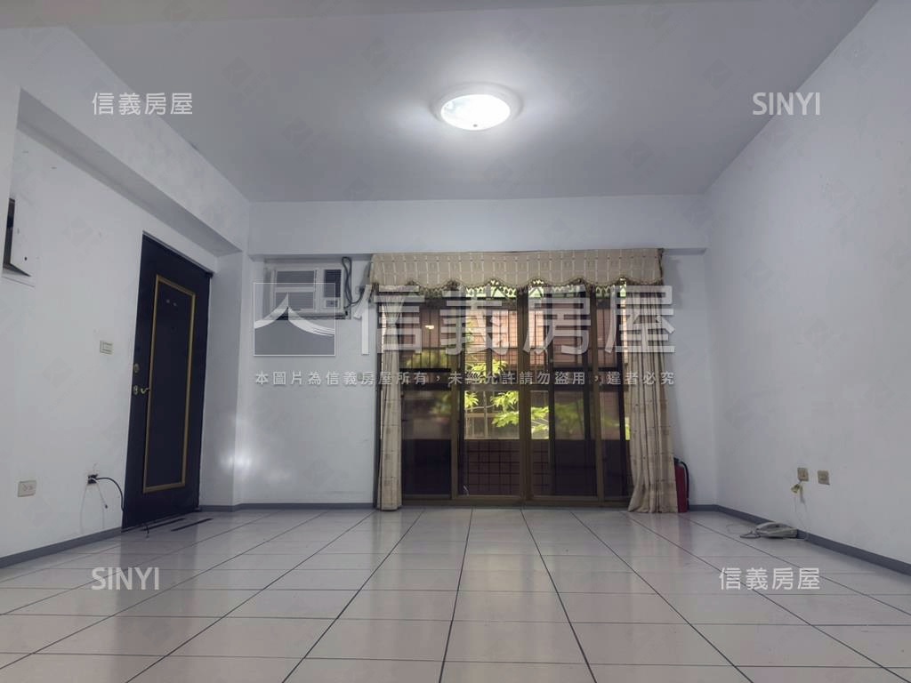 三奇六秀三房車位房屋室內格局與周邊環境