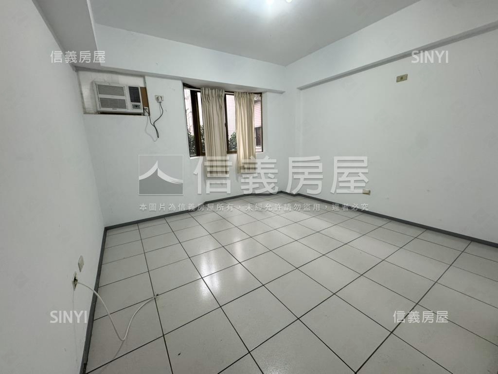 三奇六秀三房車位房屋室內格局與周邊環境