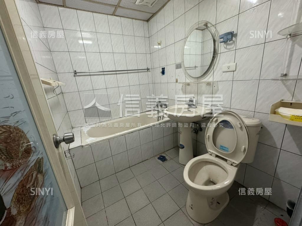 三奇六秀三房車位房屋室內格局與周邊環境