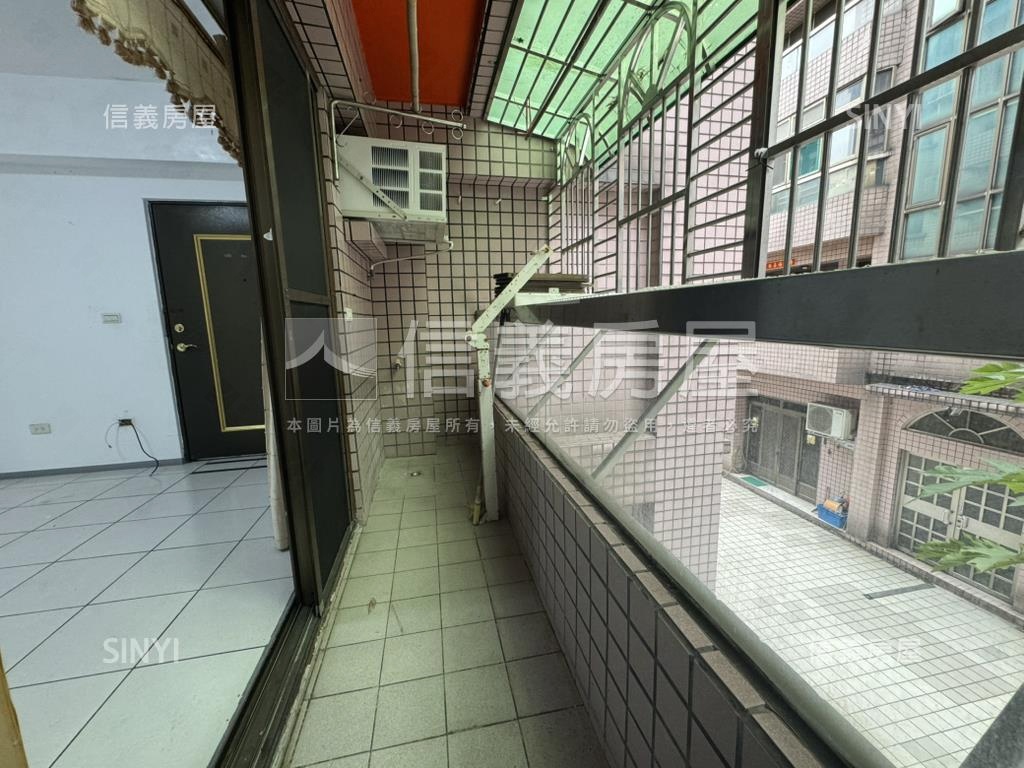 三奇六秀三房車位房屋室內格局與周邊環境