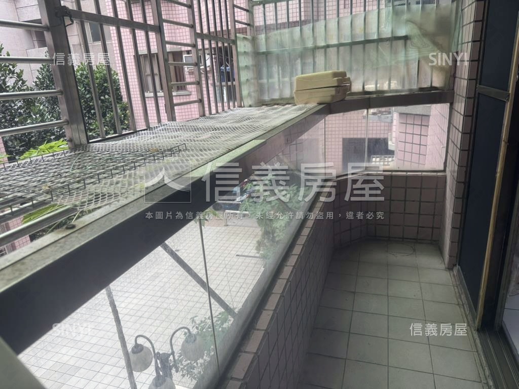 三奇六秀三房車位房屋室內格局與周邊環境