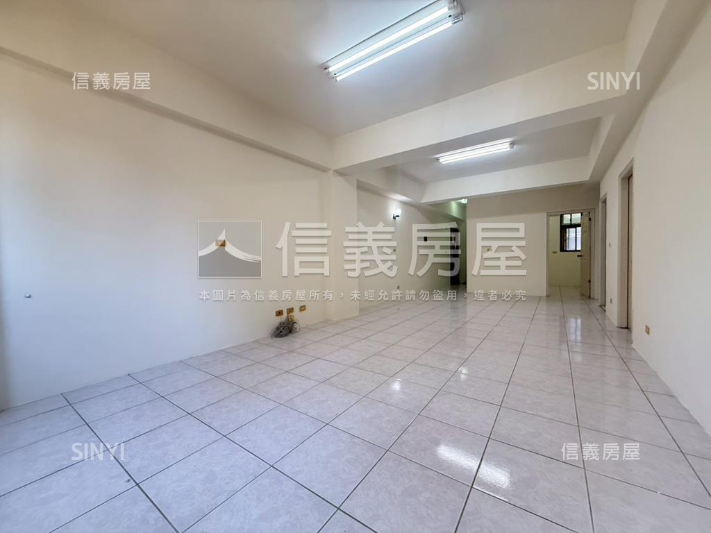 巨城曙光世華大樓三房車位房屋室內格局與周邊環境