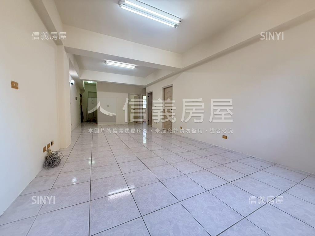 巨城曙光世華大樓三房車位房屋室內格局與周邊環境