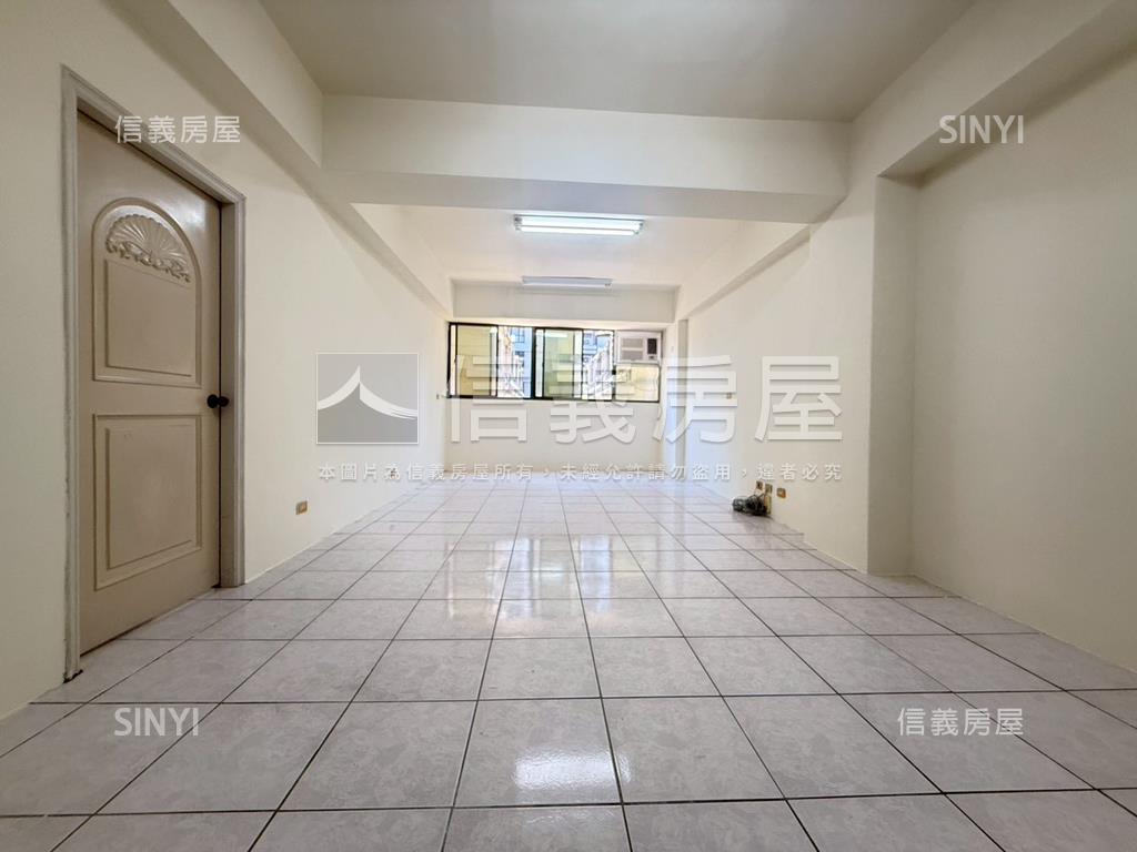 巨城曙光世華大樓三房車位房屋室內格局與周邊環境