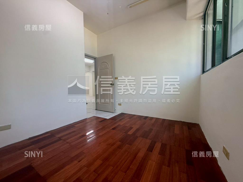 巨城曙光世華大樓三房車位房屋室內格局與周邊環境