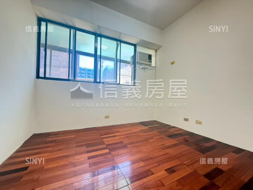 巨城曙光世華大樓三房車位房屋室內格局與周邊環境