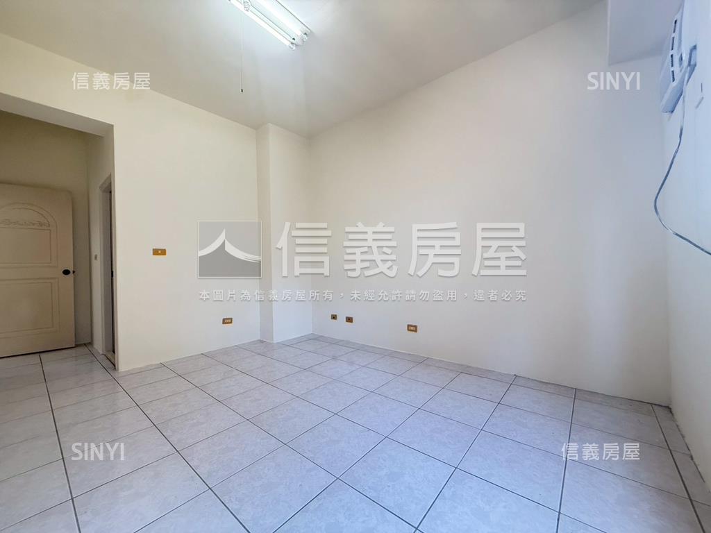 巨城曙光世華大樓三房車位房屋室內格局與周邊環境