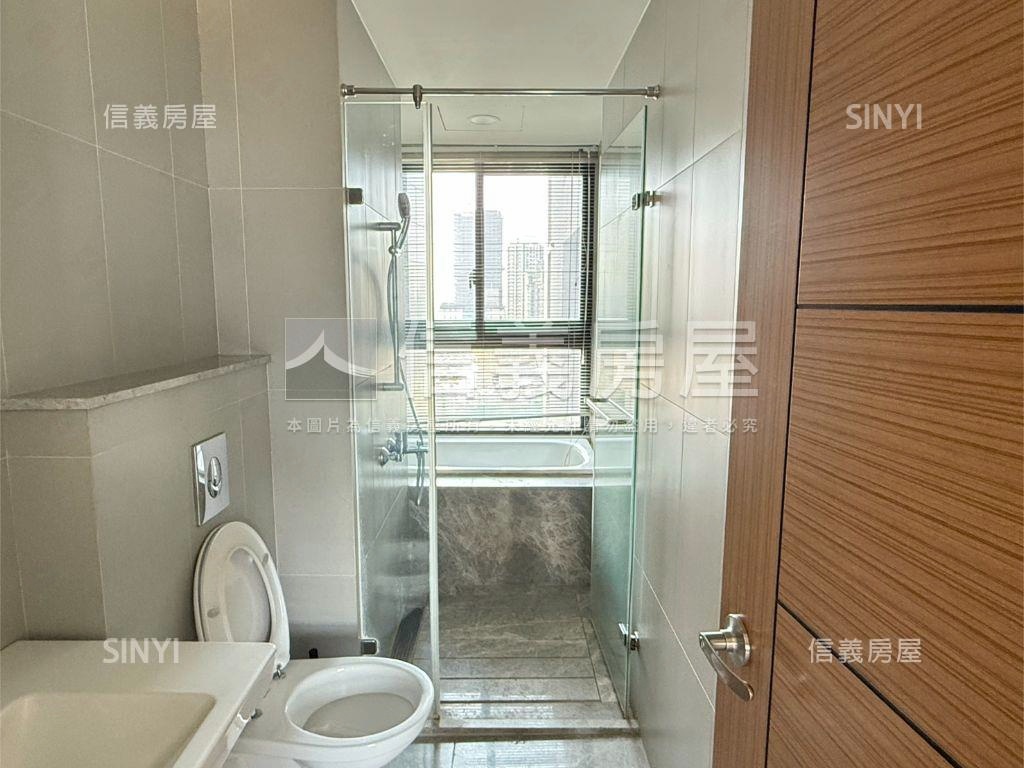 群新墨客高樓三房雙車位房屋室內格局與周邊環境