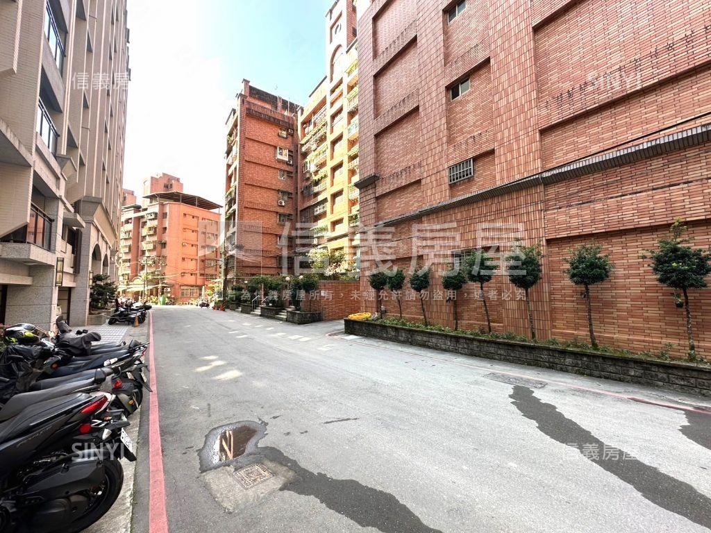 青潭國小旁電梯華廈房屋室內格局與周邊環境